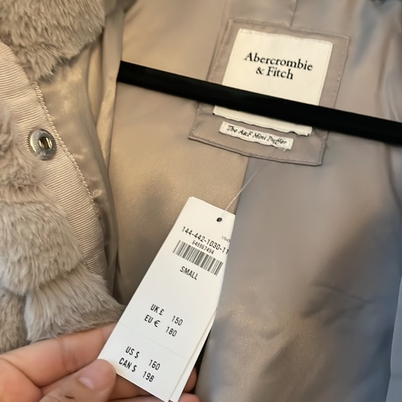 Abercrombie faux fur mini puffer NWT - Picture 2 of 5